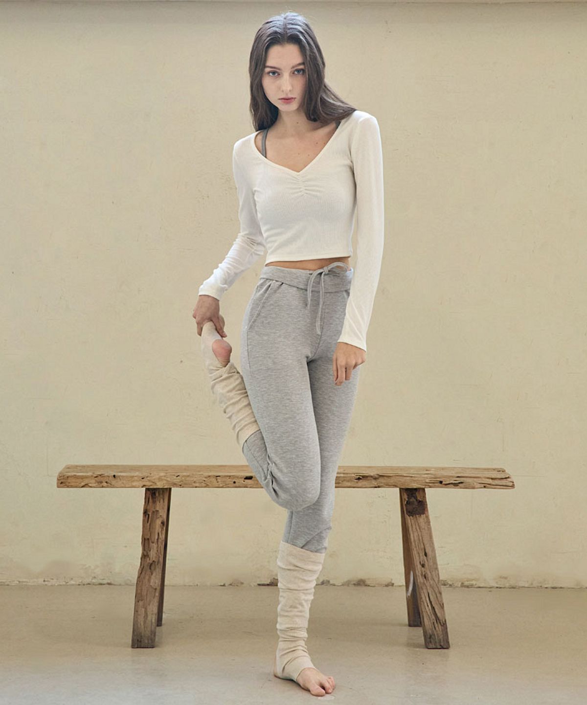 데비웨어(DEVIWEAR) 여성 요가복 DEVI-T0126-화이트 필라테스 줄리 셔링 롱슬리브