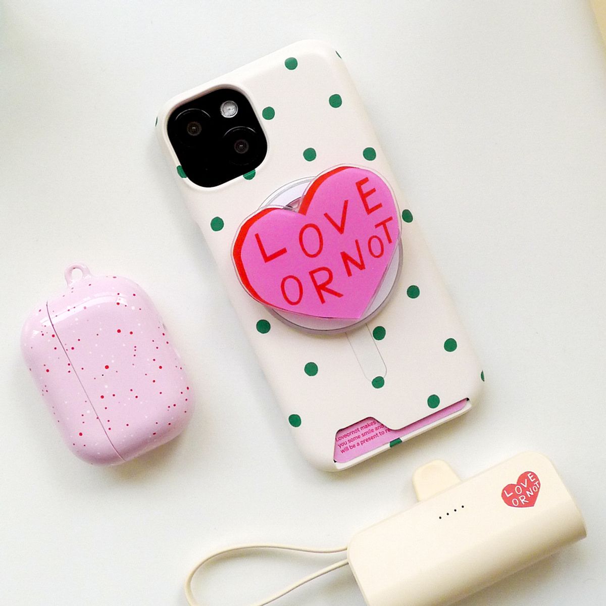러브오낫(LOVE OR NOT) 맥세이프/카드수납_Green Balls-Ivory Magsafe/Card Phonecase