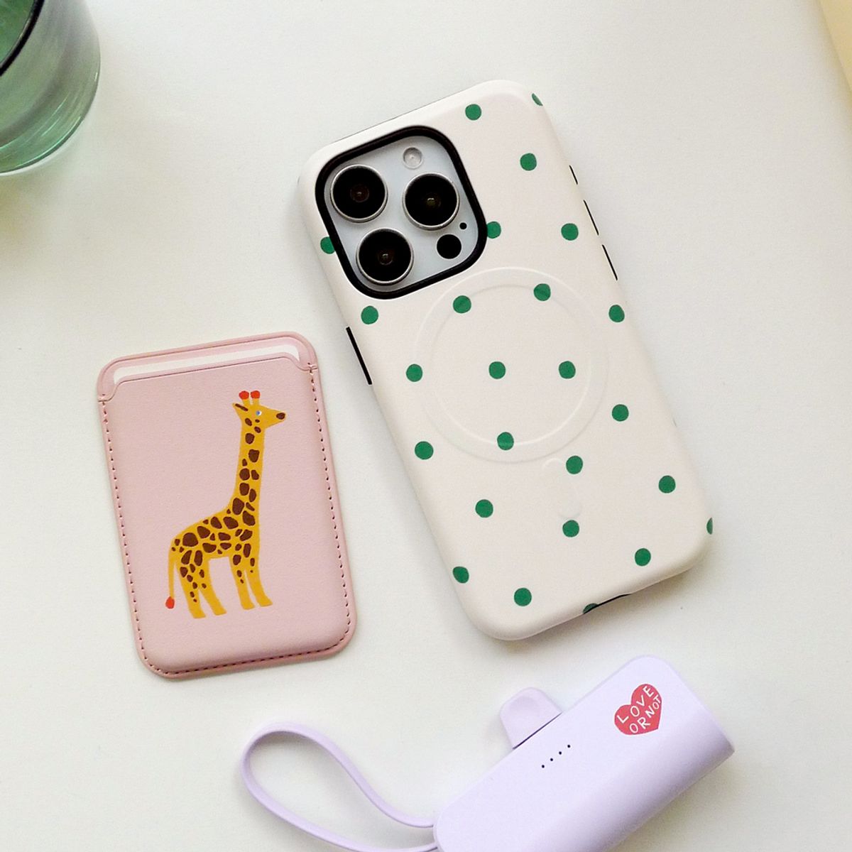 러브오낫(LOVE OR NOT) 맥세이프/터프_Green Balls-Ivory Magsafe/Tough Phonecase