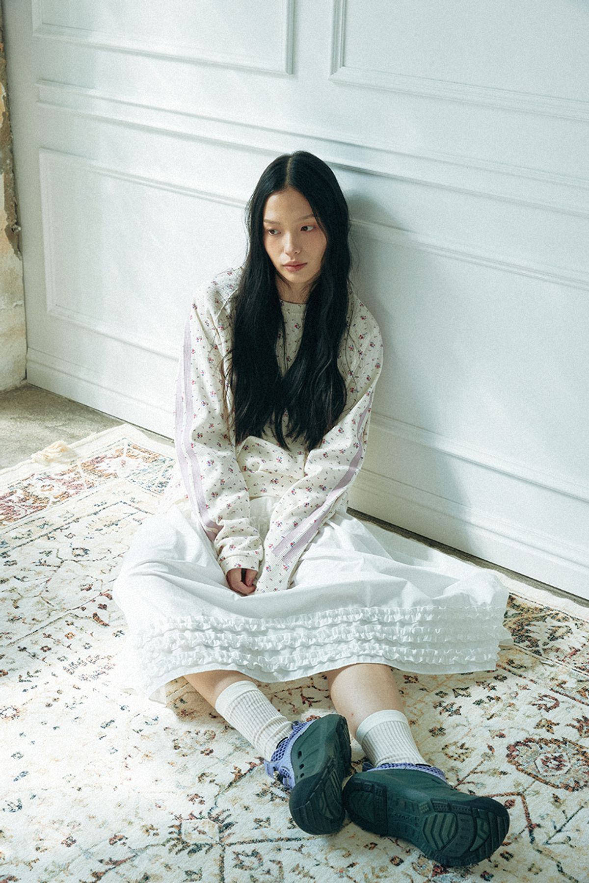 쿠키시(KOOKEESEE) 와플 래클런 슬리브 티셔츠_플라워_아이보리