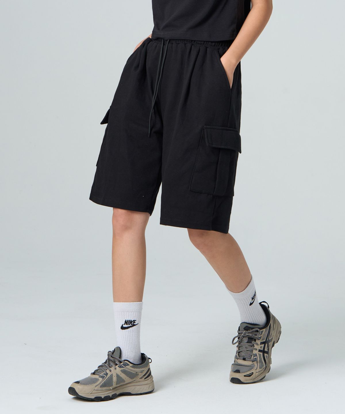 락트개러지(ROCKED GARAGE) [UNISEX]버뮤다 와이드 원턱 카고 스웨트 쇼츠 [블랙]