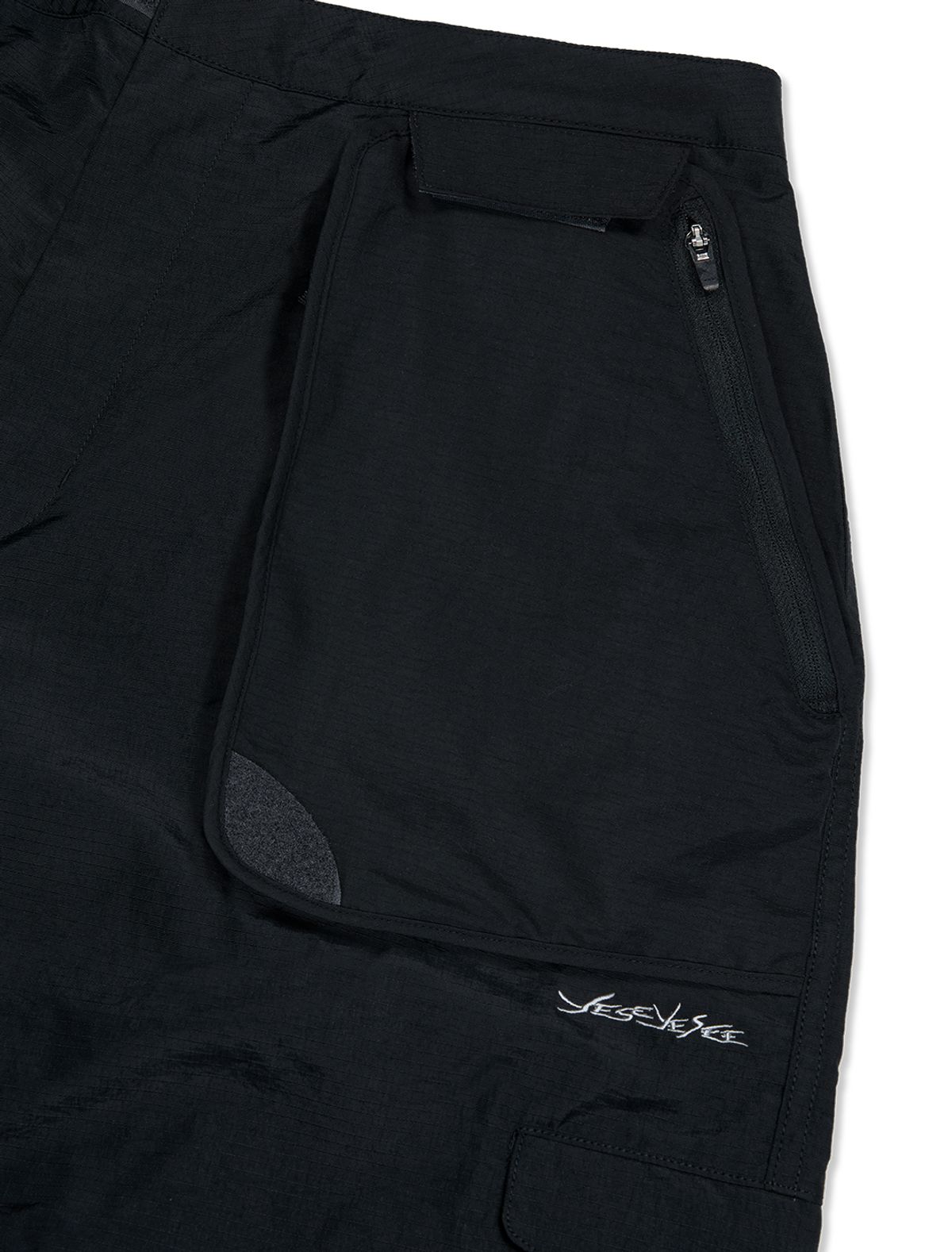 예스아이씨(YESEYESEE) Striking Cargo Shorts Black