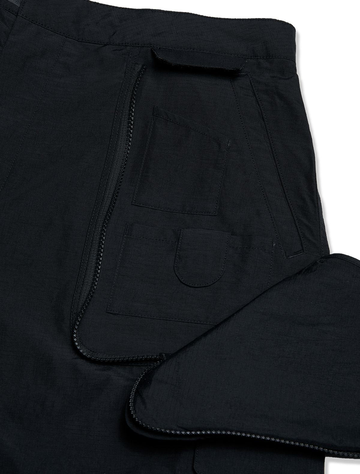 예스아이씨(YESEYESEE) Striking Cargo Shorts Black