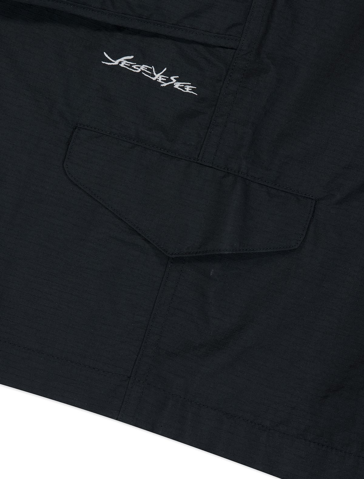 예스아이씨(YESEYESEE) Striking Cargo Shorts Black