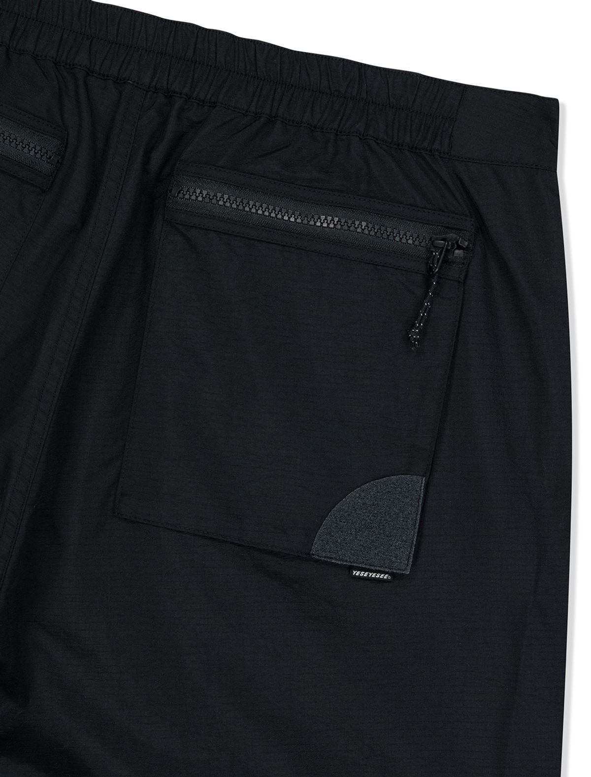 예스아이씨(YESEYESEE) Striking Cargo Shorts Black