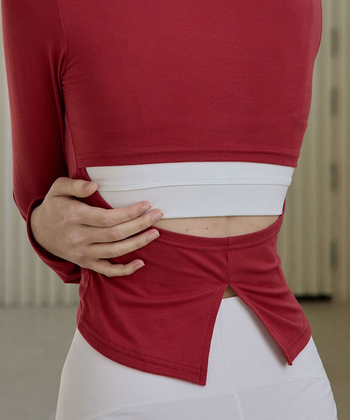 데비웨어(DEVIWEAR) 컷아웃 슬릿 티셔츠 DEVI-T0127-레드베리