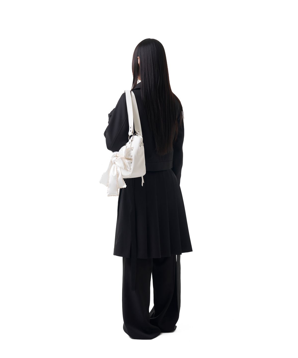 이우가마카라스(IUGAMAKARAS) Laced Ribbon Leather Shoulder Bag (White)