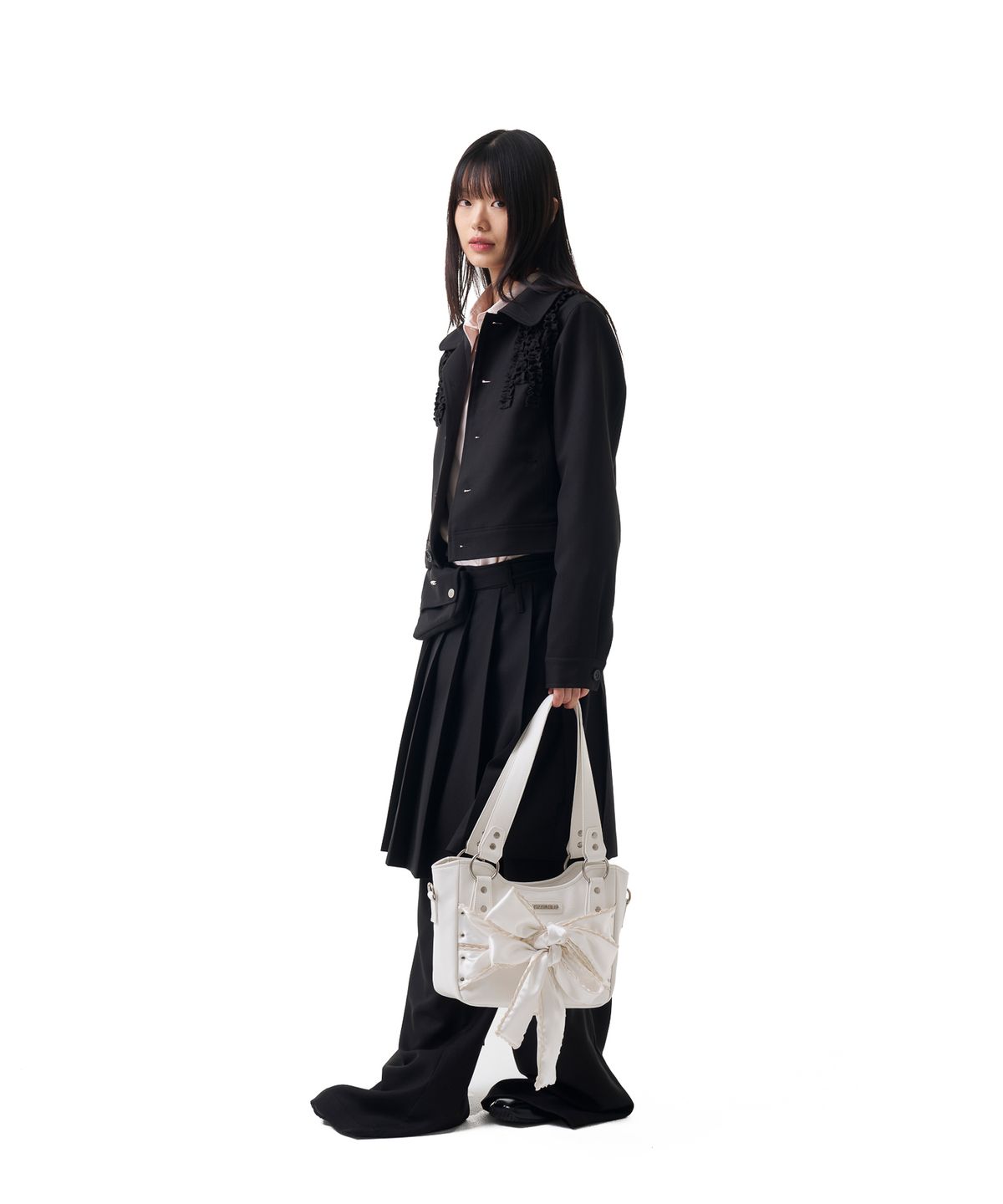 이우가마카라스(IUGAMAKARAS) Laced Ribbon Leather Shoulder Bag (White)