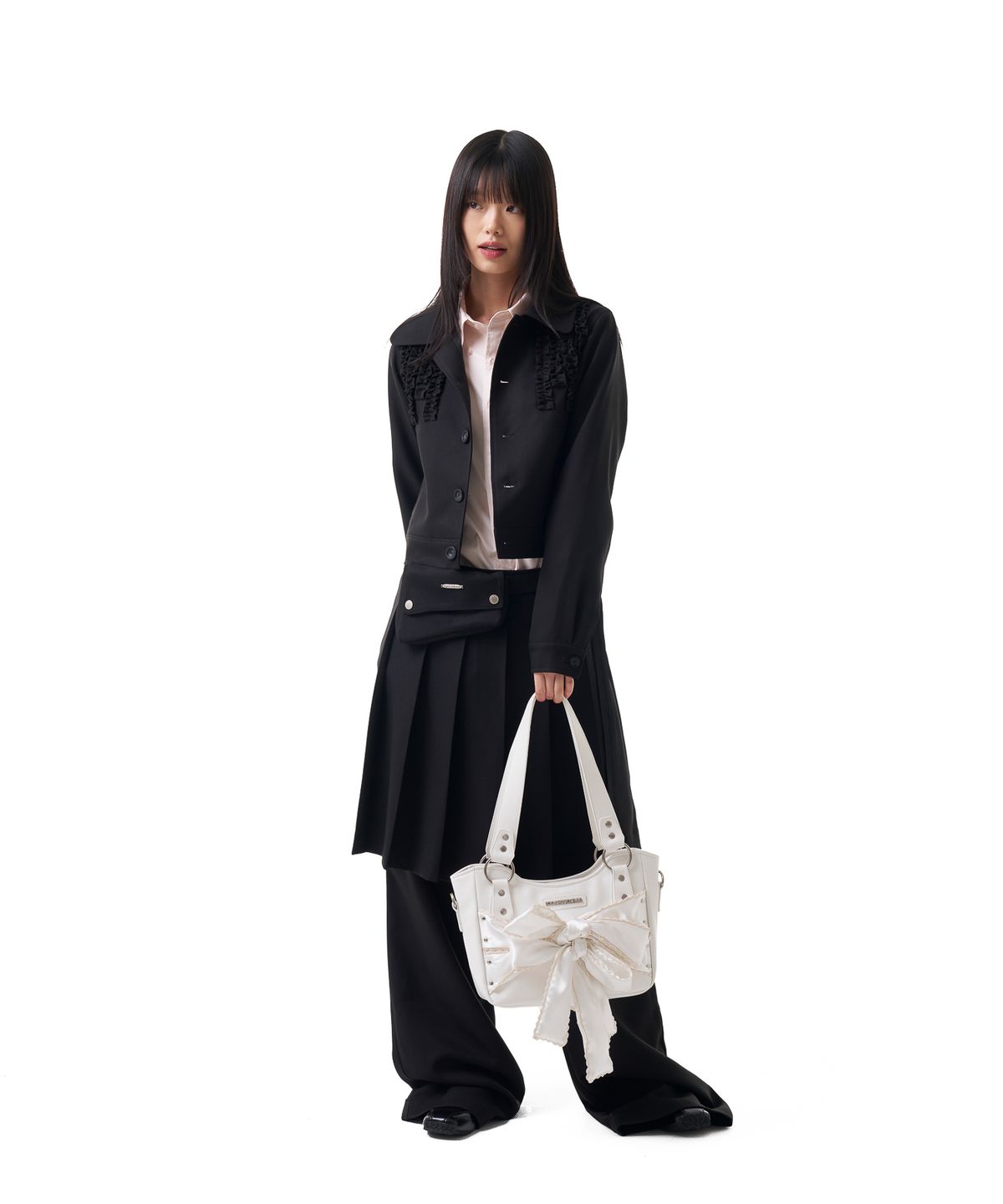 이우가마카라스(IUGAMAKARAS) Laced Ribbon Leather Shoulder Bag (White)