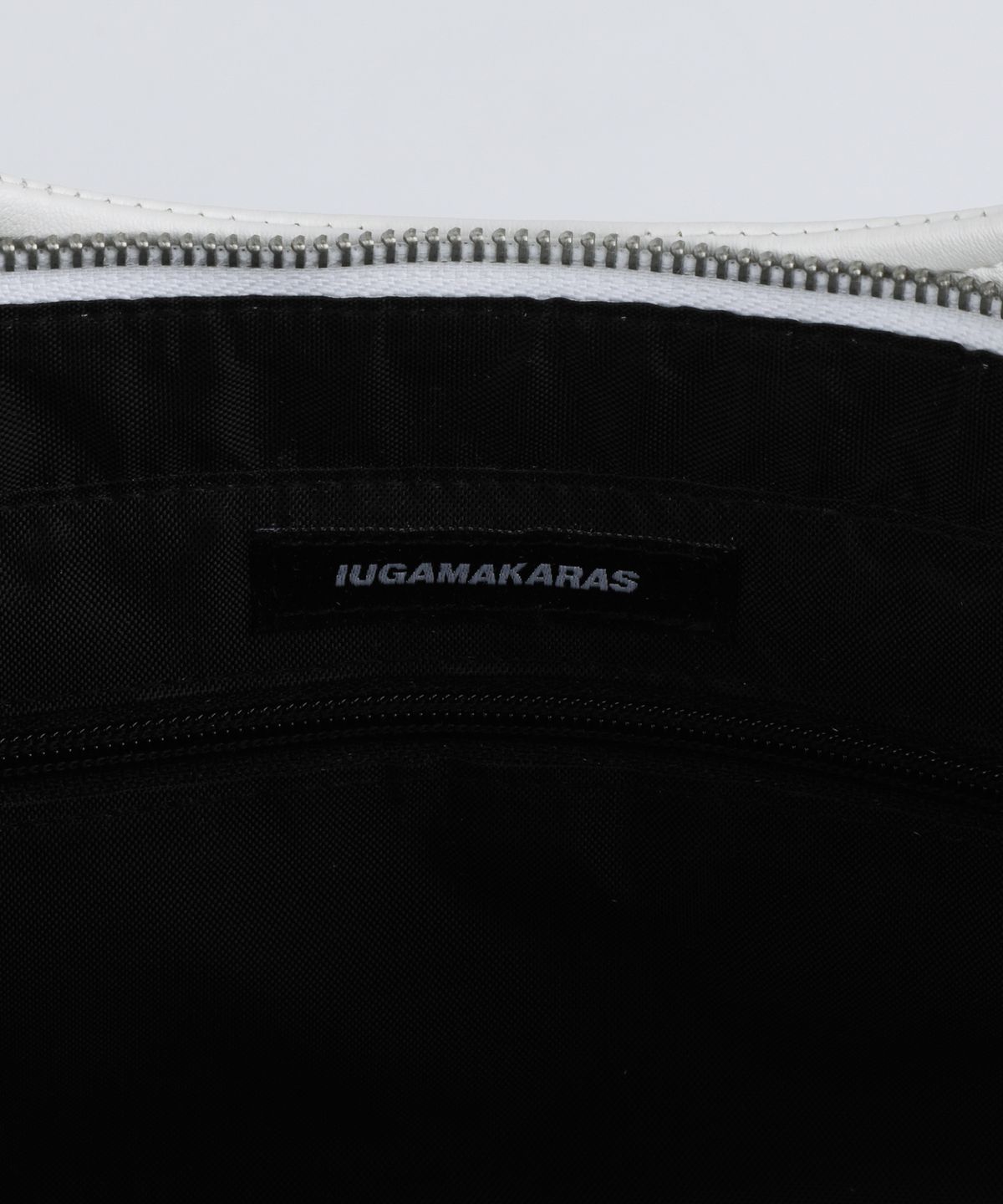 이우가마카라스(IUGAMAKARAS) Laced Ribbon Leather Shoulder Bag (White)