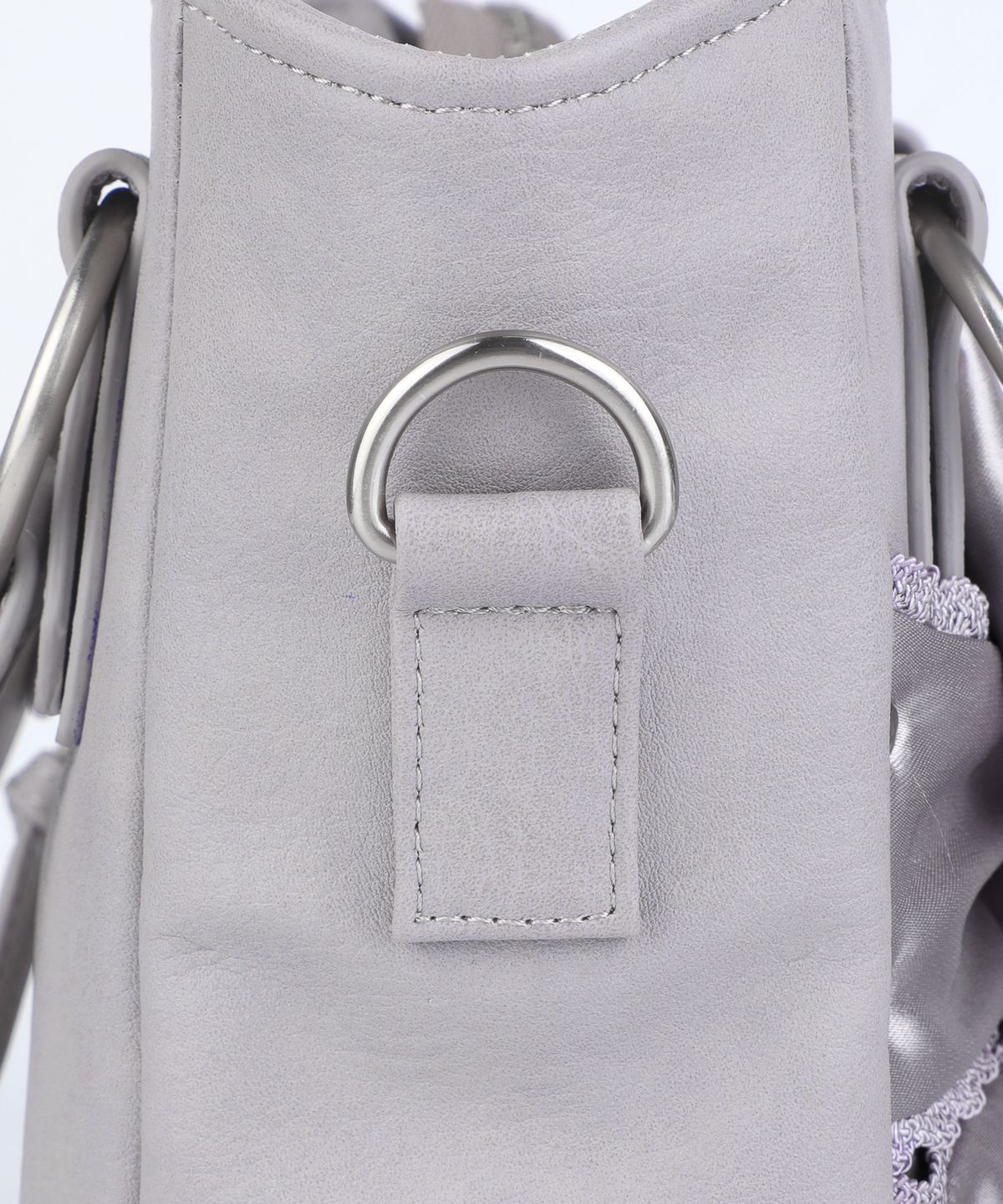 이우가마카라스(IUGAMAKARAS) Laced Ribbon Leather Shoulder Bag (Light Purple)