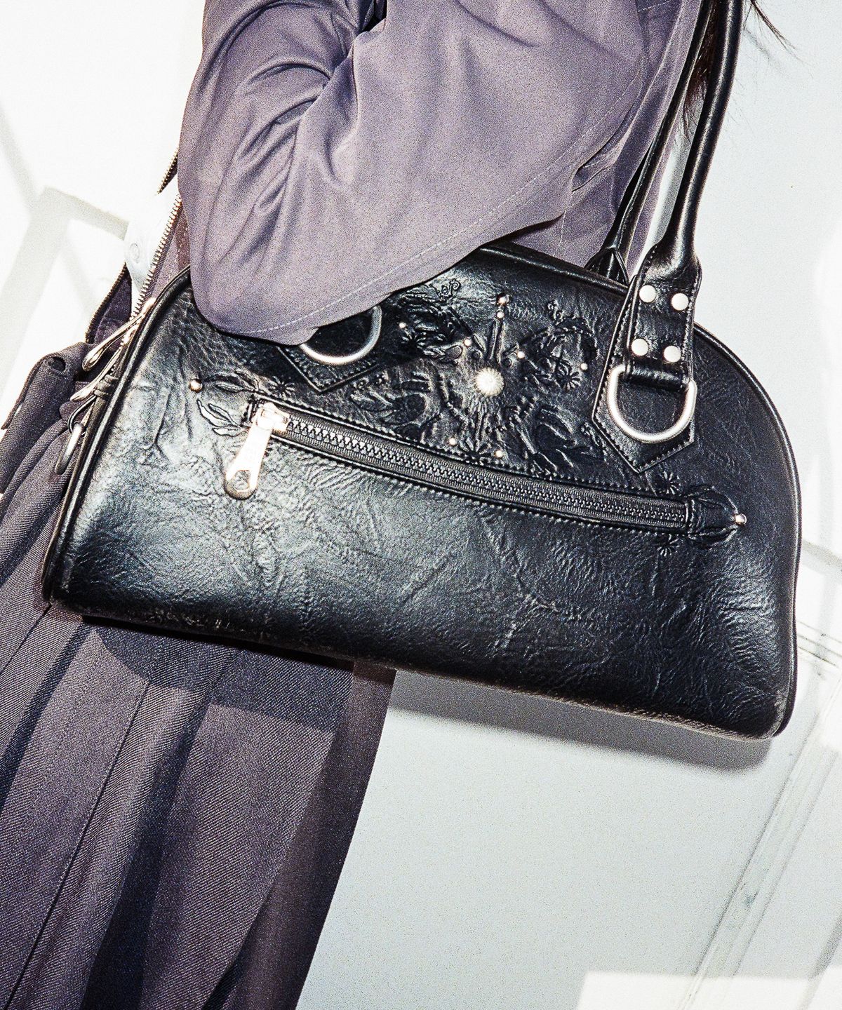 이우가마카라스(IUGAMAKARAS) Studded Leather Bowling Bag (Black)