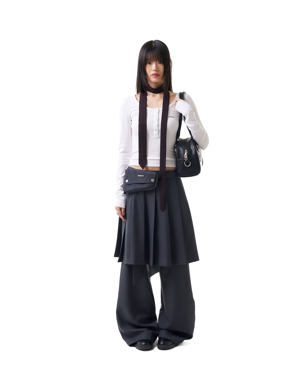 이우가마카라스(IUGAMAKARAS) Studded Leather Bowling Bag (Black)