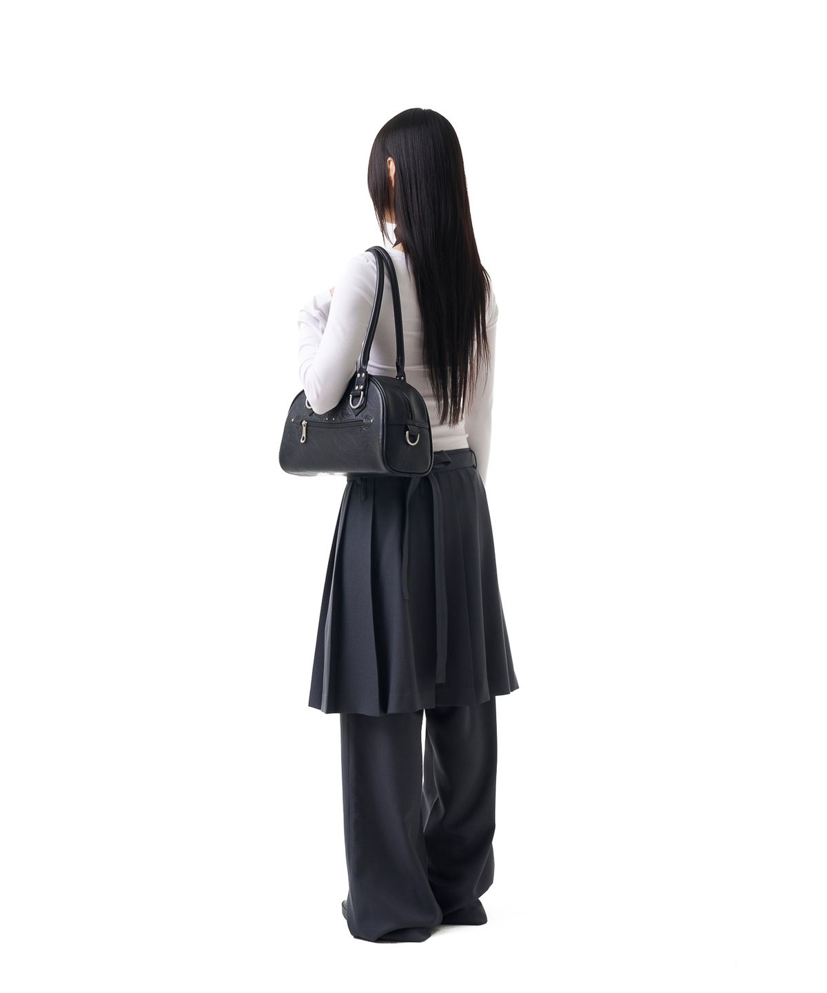 이우가마카라스(IUGAMAKARAS) Studded Leather Bowling Bag (Black)