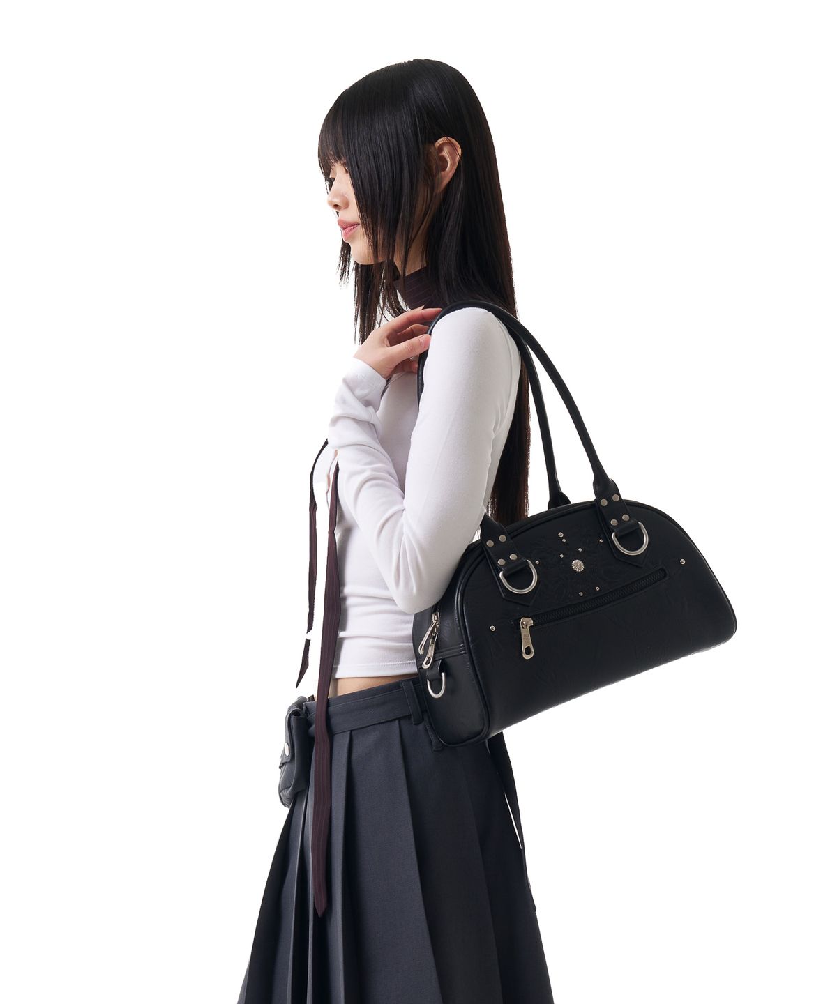 이우가마카라스(IUGAMAKARAS) Studded Leather Bowling Bag (Black)