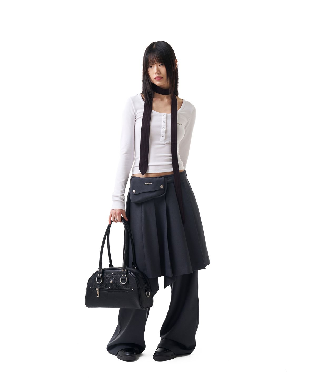이우가마카라스(IUGAMAKARAS) Studded Leather Bowling Bag (Black)