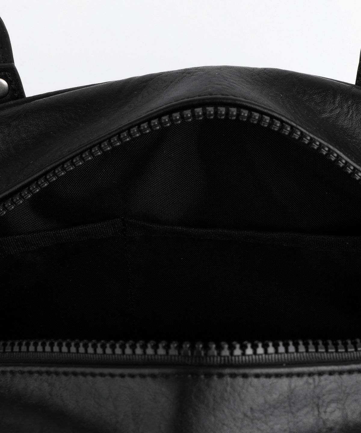 이우가마카라스(IUGAMAKARAS) Studded Leather Bowling Bag (Black)