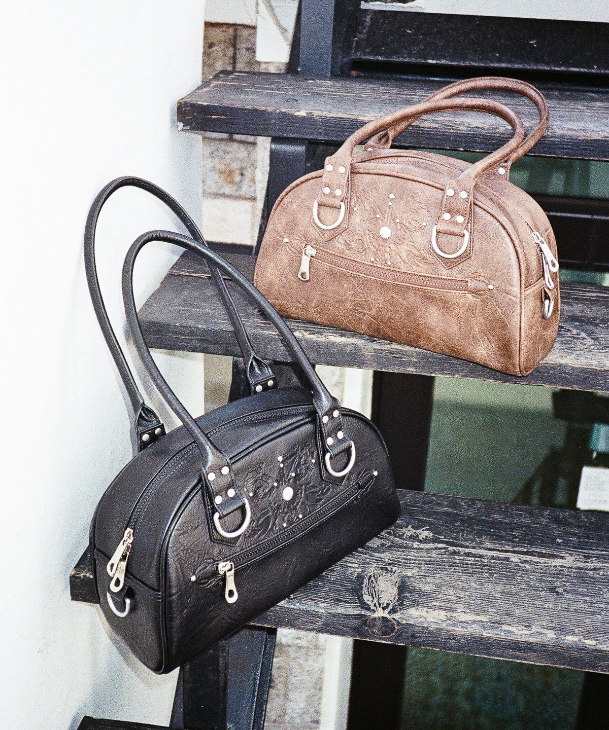이우가마카라스(IUGAMAKARAS) Studded Leather Bowling Bag (Brown)