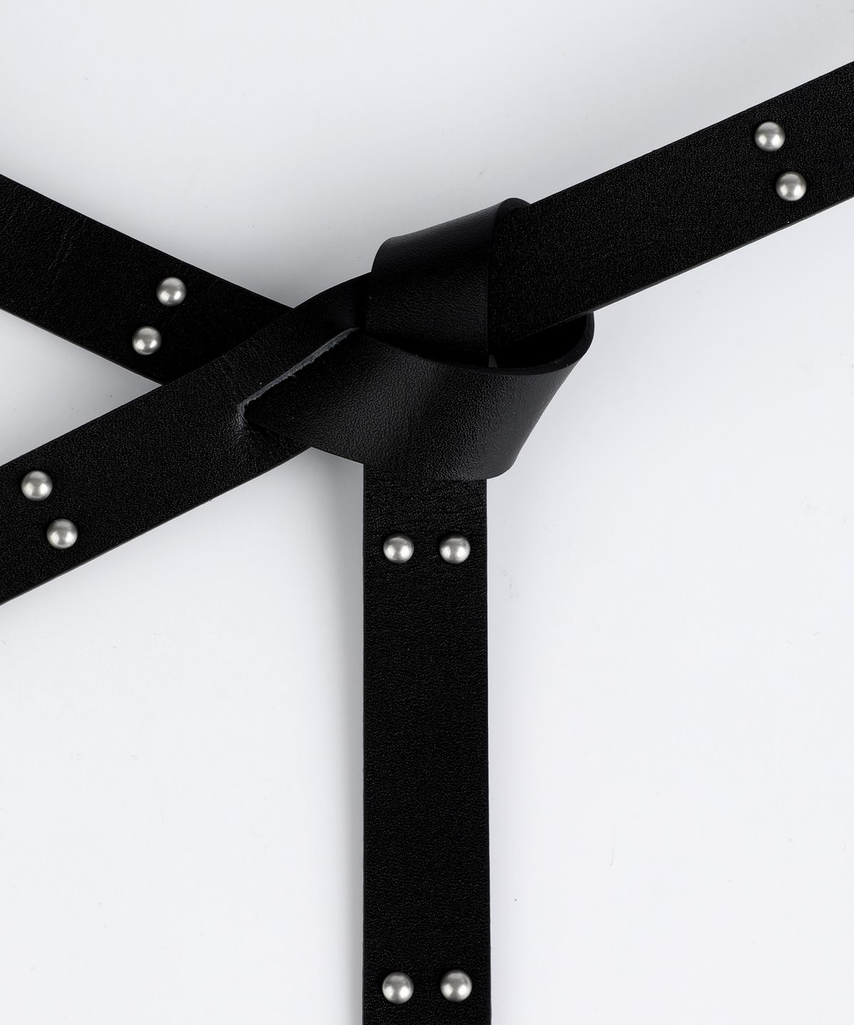 이우가마카라스(IUGAMAKARAS) 20mm Double Studded Twist Belt (Black)