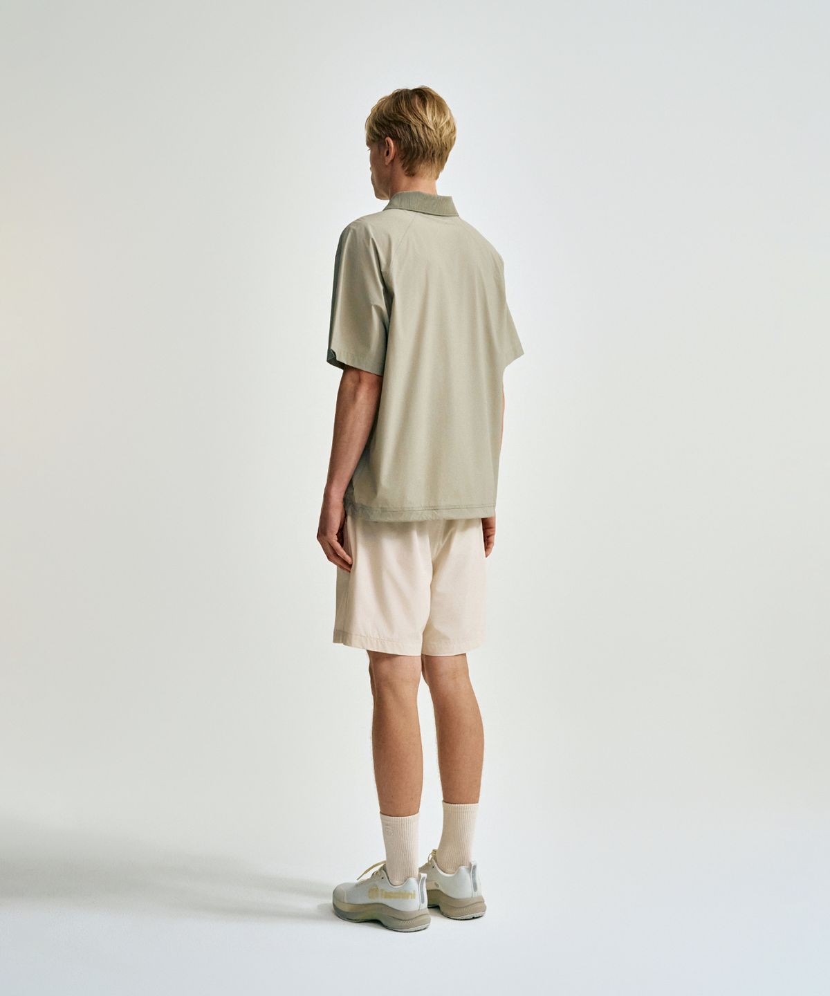 세르지오 타키니(SERGIO TACCHINI) U 컴포트쿨 경량 우븐 7인치 반바지 (Ivory)