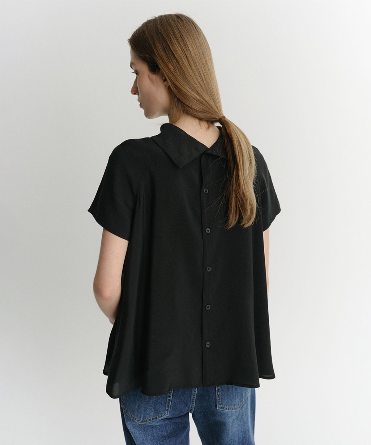 이아(EAAH) LYLA FLARE BLOUSE (BLACK)