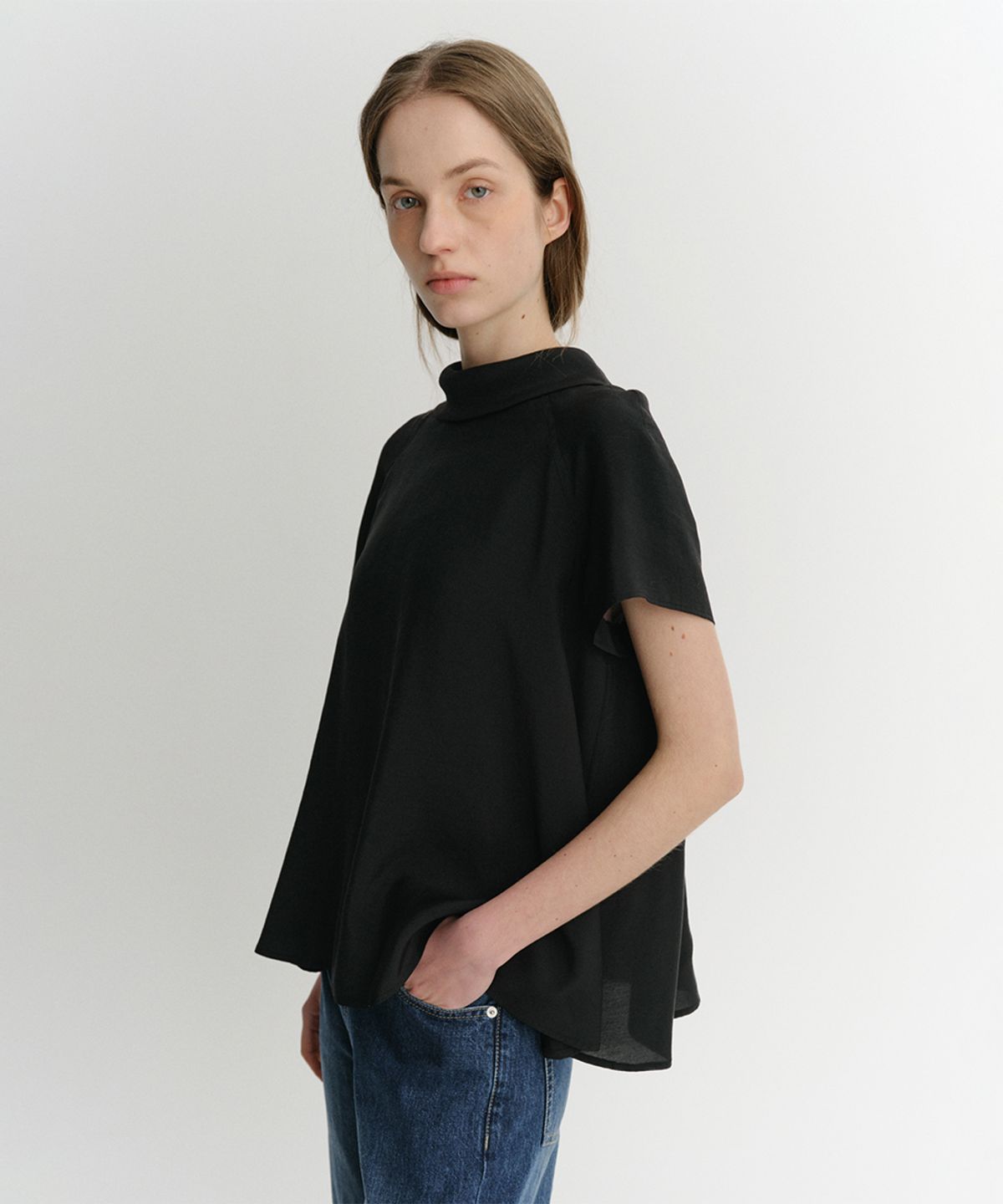 이아(EAAH) LYLA FLARE BLOUSE (BLACK)