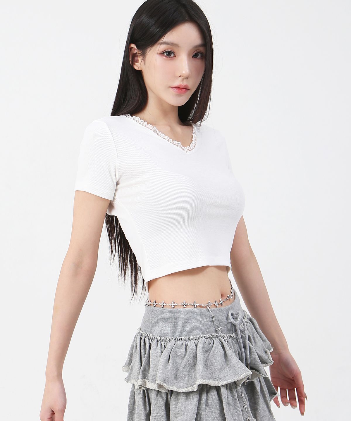 까트린(CATTLINE) 레이스 브이넥 크롭 티셔츠 화이트