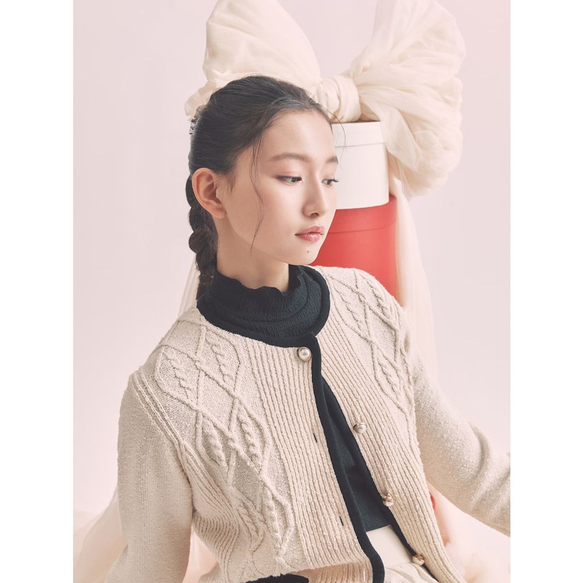 빈폴 레이디스(BEANPOLE LADIES) [B. my] 아란 조직 배색 니트 재킷  베이지 (BF525AN12A)