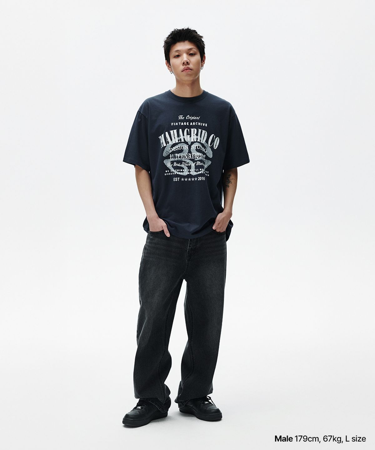 마하그리드(MAHAGRID) ARCHIVE LOGO TEE NAVY(MG2FMMT513A)