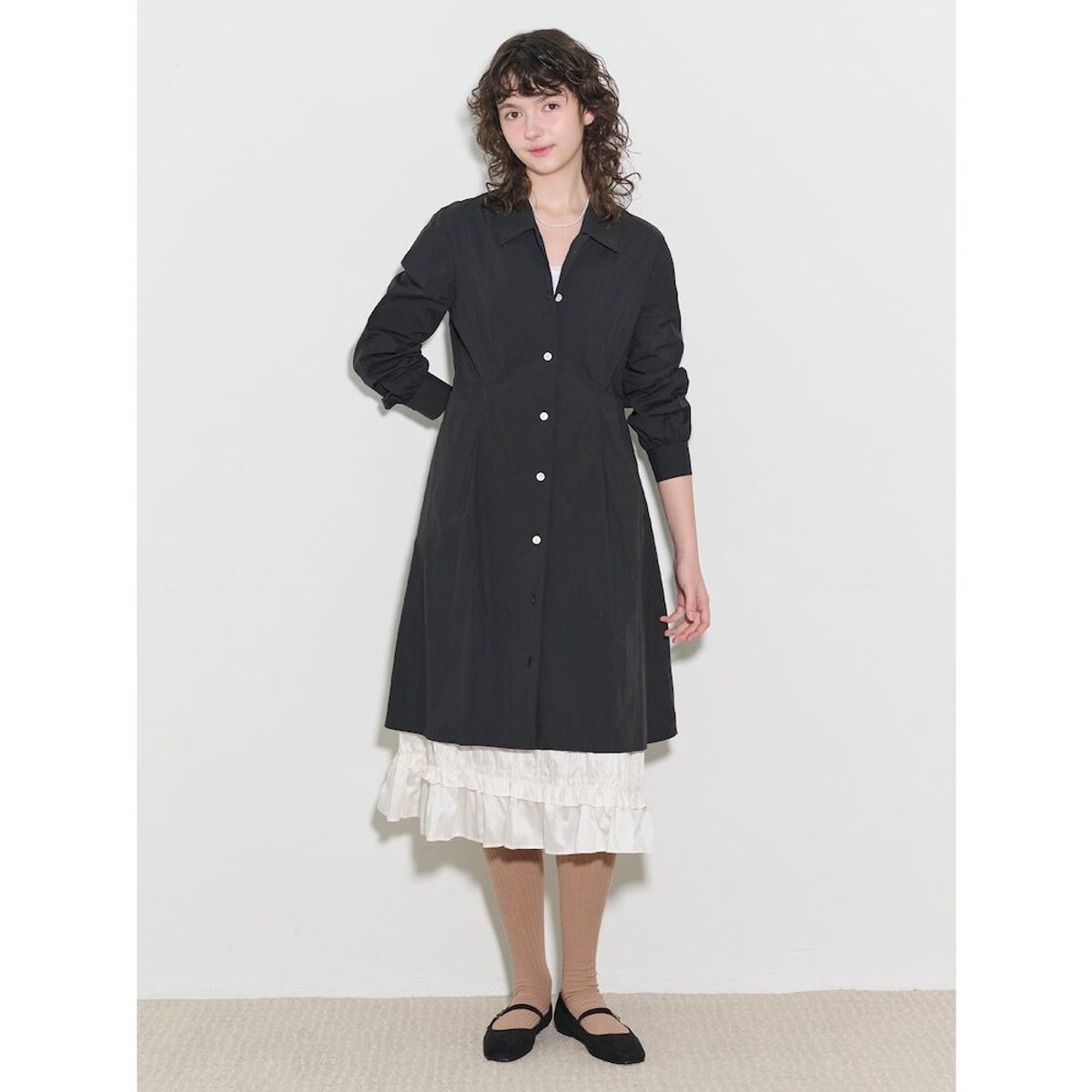빈폴 레이디스(BEANPOLE LADIES) [B. my] 볼륨 소매 미디엄 기장 원피스  블랙 (BF5271N015)