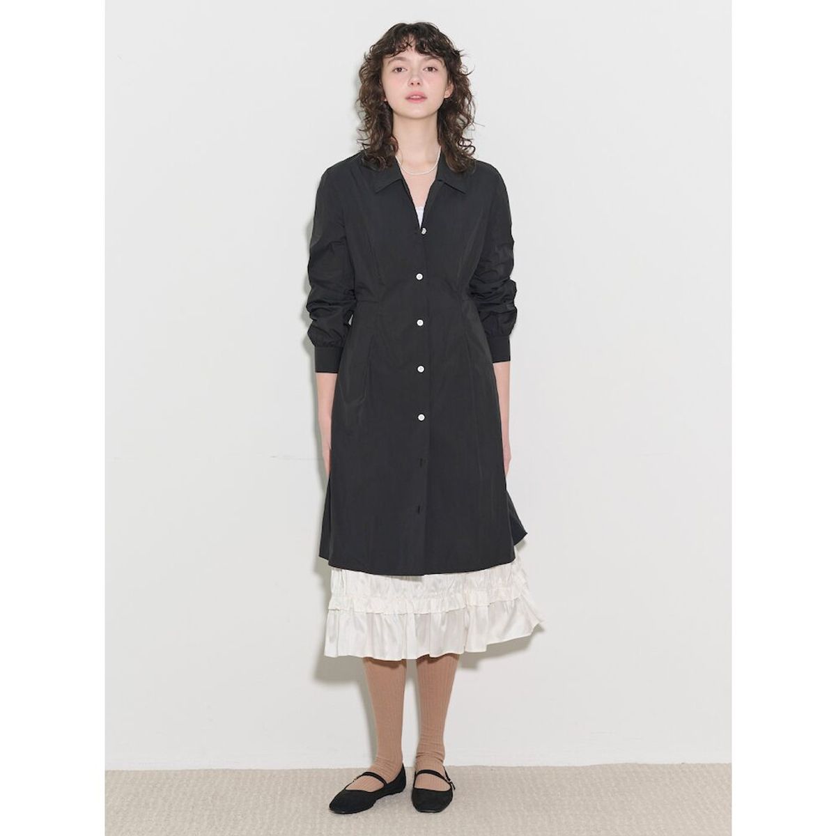 빈폴 레이디스(BEANPOLE LADIES) [B. my] 볼륨 소매 미디엄 기장 원피스  블랙 (BF5271N015)