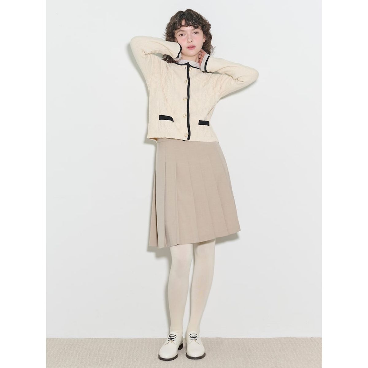 빈폴 레이디스(BEANPOLE LADIES) [B. my] 클래식 플리츠 미니 스커트  베이지 (BF5227N01A)