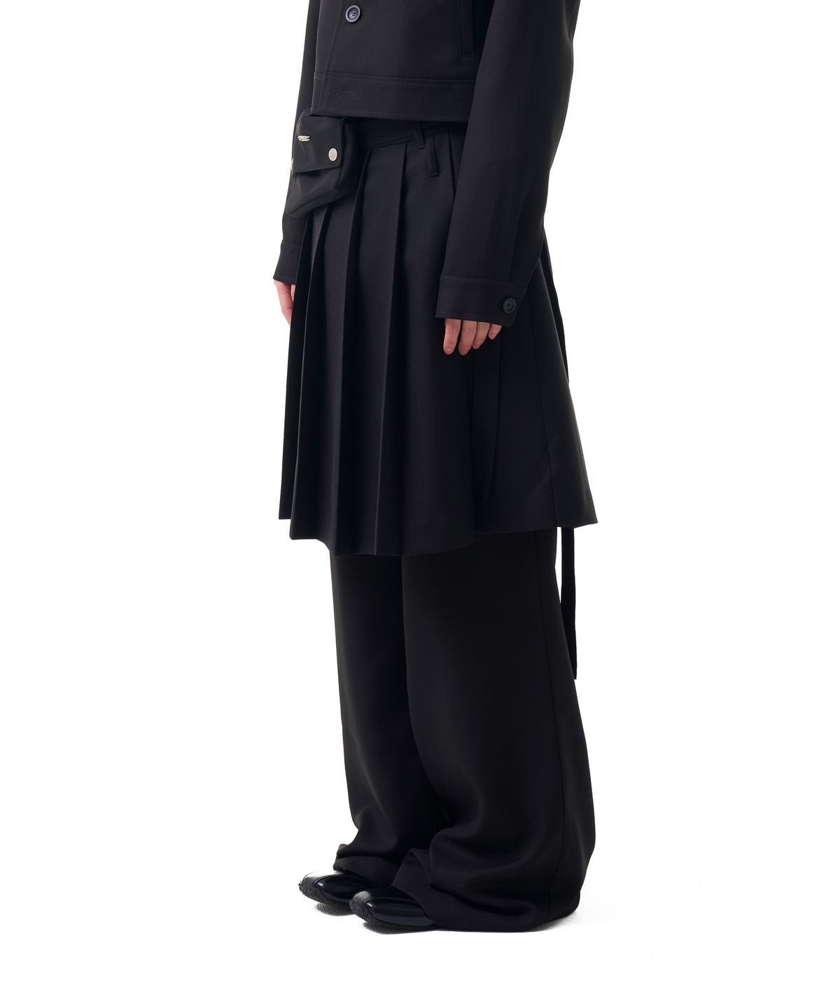 이우가마카라스(IUGAMAKARAS) Belted Contrast Trousers (Black)