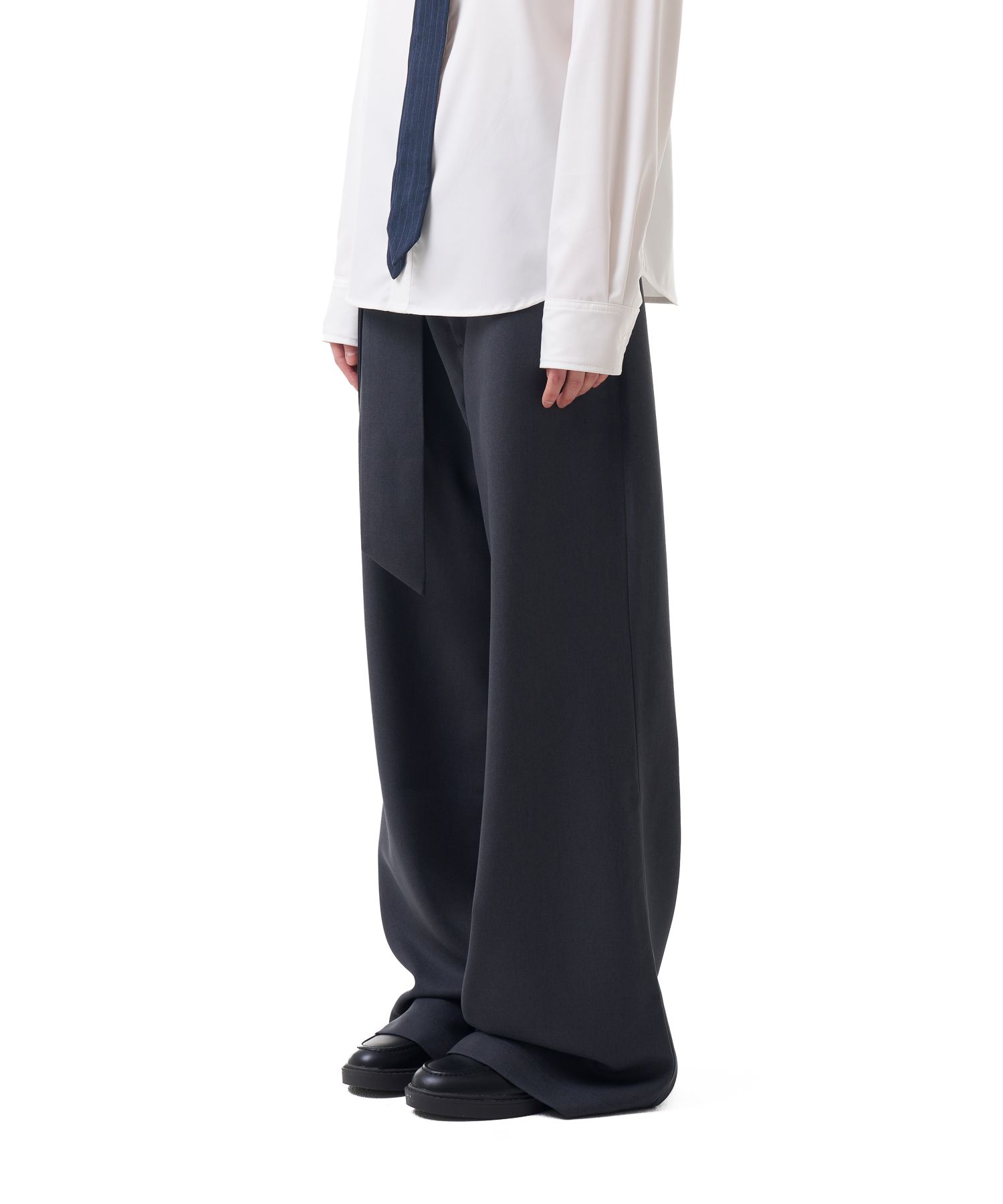 パンツ IUGAMAKARAS Belted Striped Trousers 2 Colors MUSINSA | IUGAMAKARAS Belted Contrast Trousers (Dark Gray)
