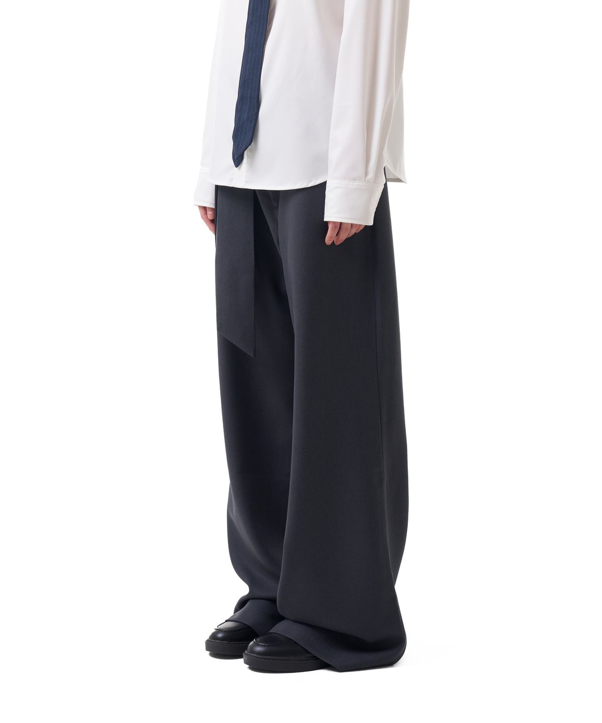 이우가마카라스(IUGAMAKARAS) Belted Contrast Trousers (Dark Gray)
