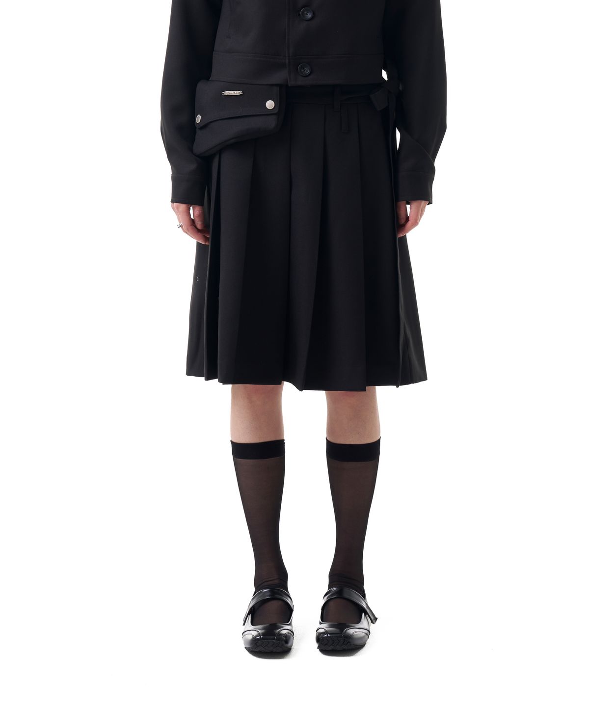 이우가마카라스(IUGAMAKARAS) Belted Bag Pleats Midi Skirt (Black)