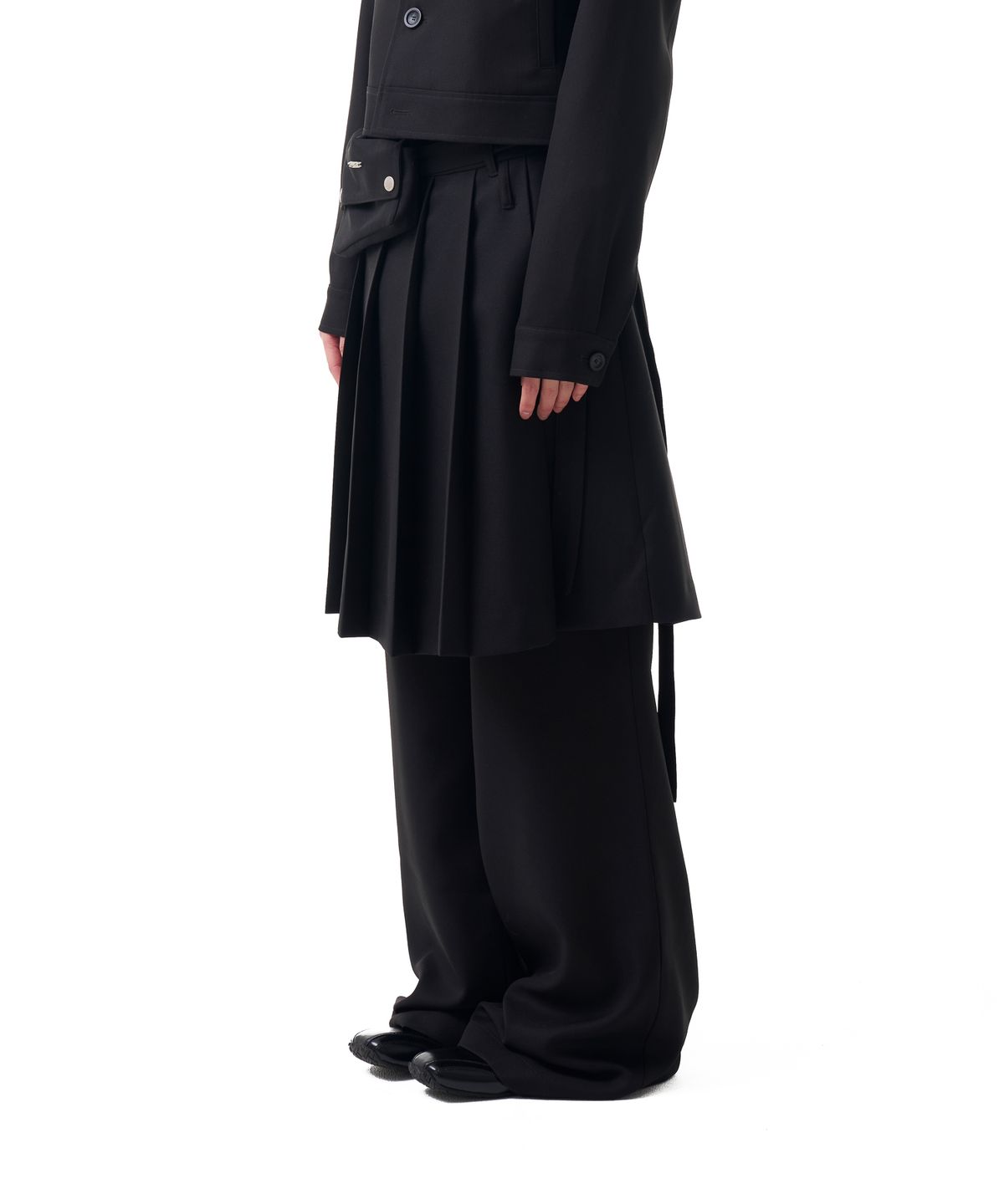 이우가마카라스(IUGAMAKARAS) Belted Bag Pleats Midi Skirt (Black)