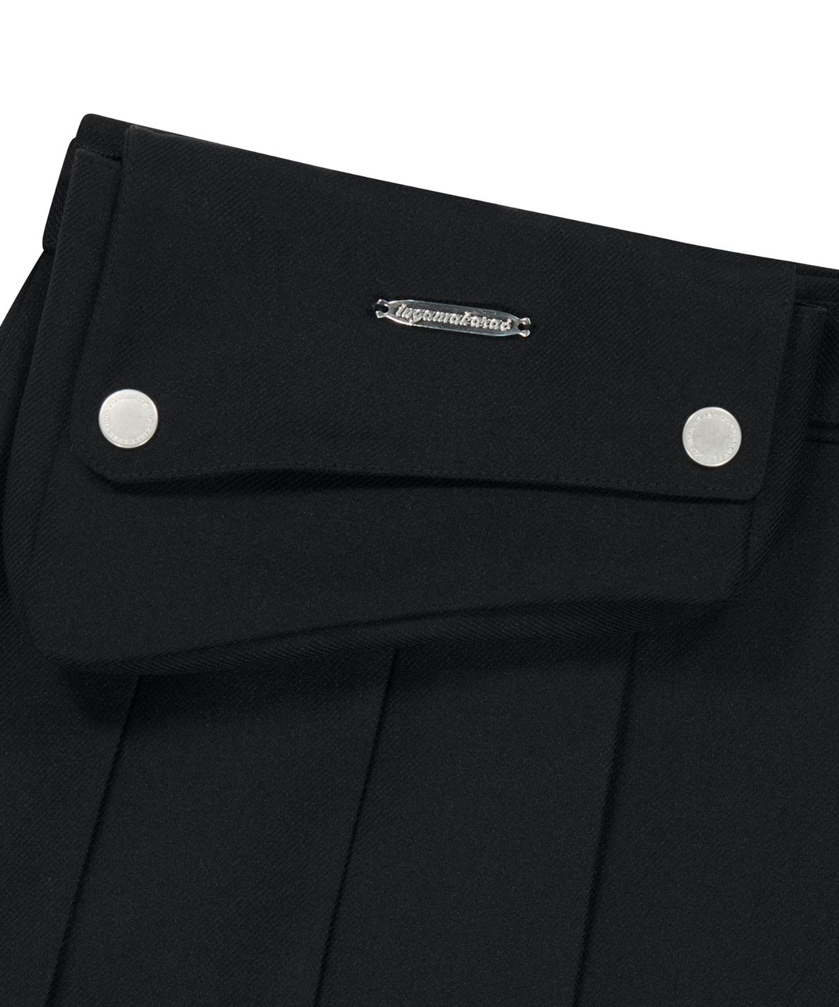 이우가마카라스(IUGAMAKARAS) Belted Bag Pleats Midi Skirt (Black)