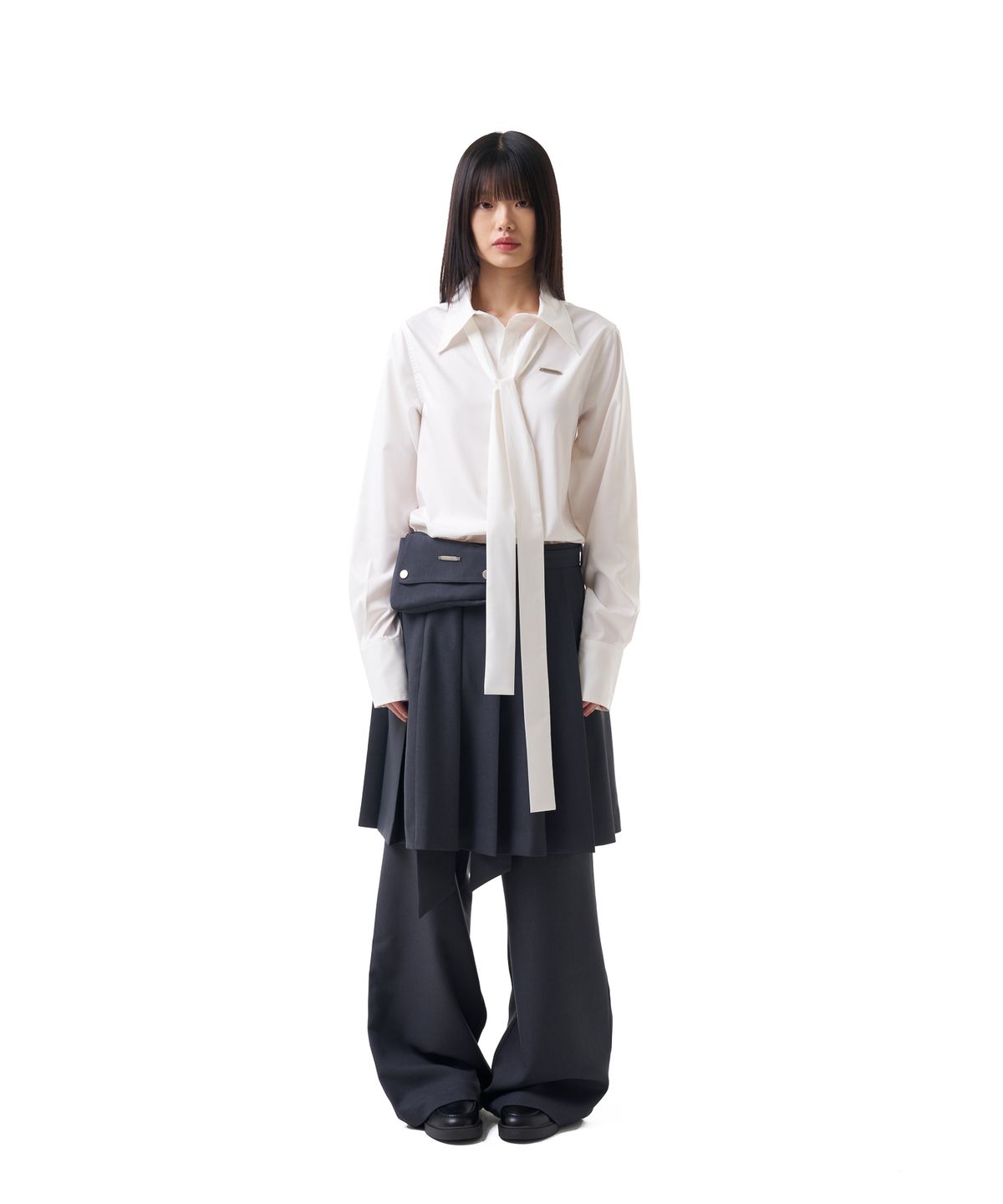 이우가마카라스(IUGAMAKARAS) Belted Bag Pleats Midi Skirt (Dark Gray)