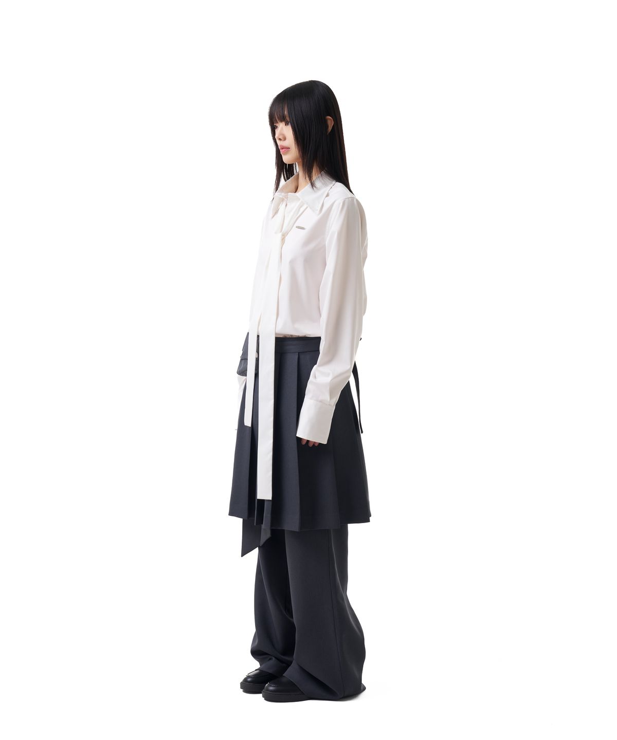 이우가마카라스(IUGAMAKARAS) Belted Bag Pleats Midi Skirt (Dark Gray)