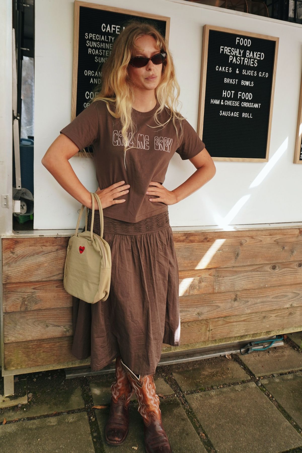 콜미베이비(CALL ME BABY) Love Stitch Cropped Tee_Brown