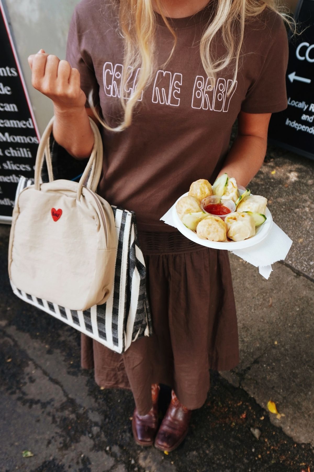 콜미베이비(CALL ME BABY) Love Stitch Cropped Tee_Brown