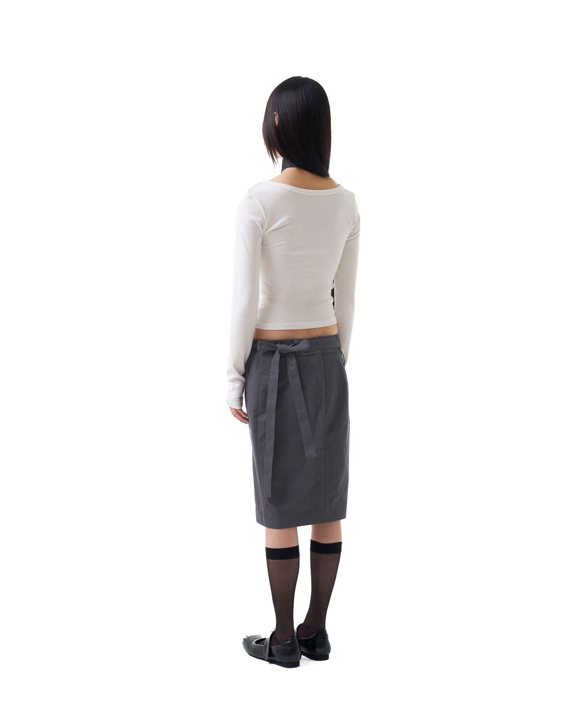 이우가마카라스(IUGAMAKARAS) U-Neck Fitted Top (White)