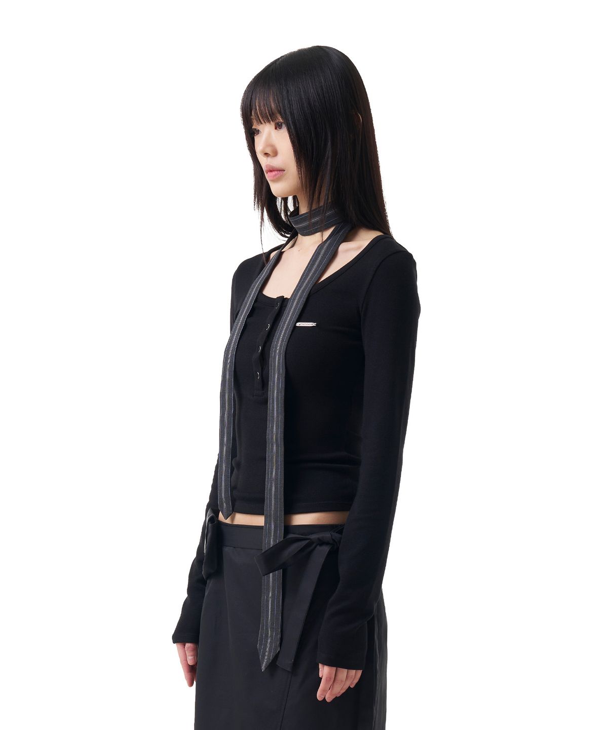이우가마카라스(IUGAMAKARAS) Button Fitted Top (Black)