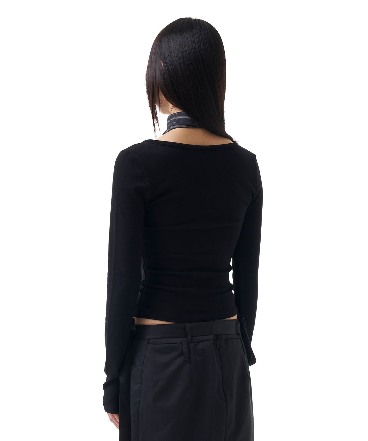이우가마카라스(IUGAMAKARAS) Button Fitted Top (Black)