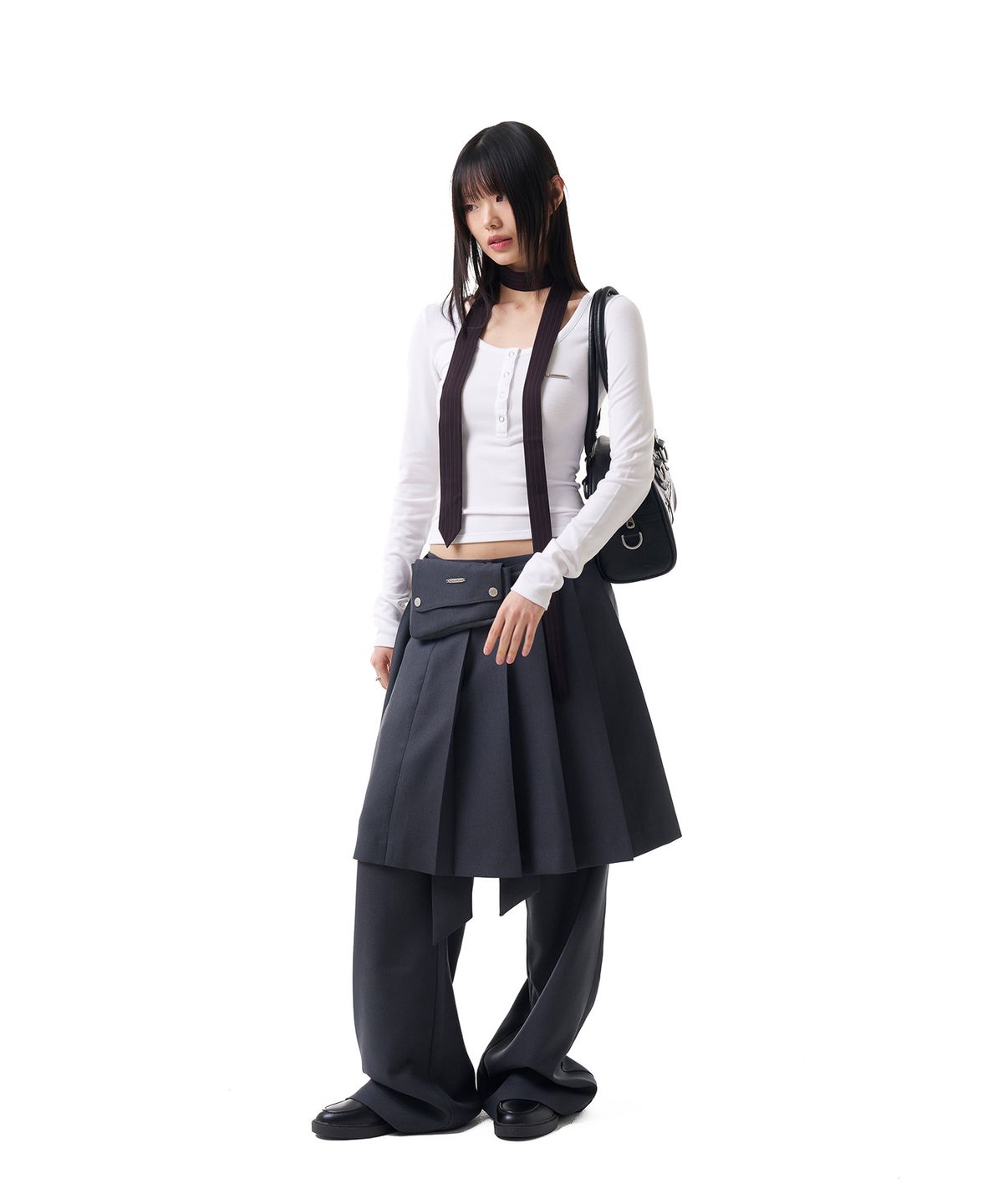이우가마카라스(IUGAMAKARAS) Button Fitted Top (White)