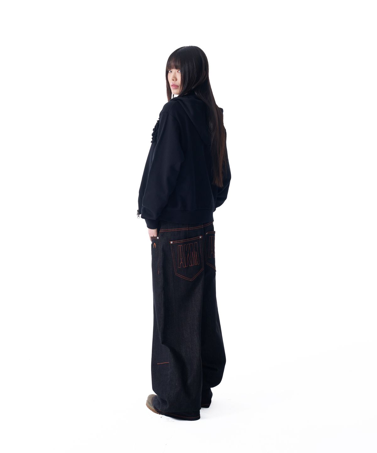 아캄(AAKAM) Flowers Zip-Up Hoodie (Black)
