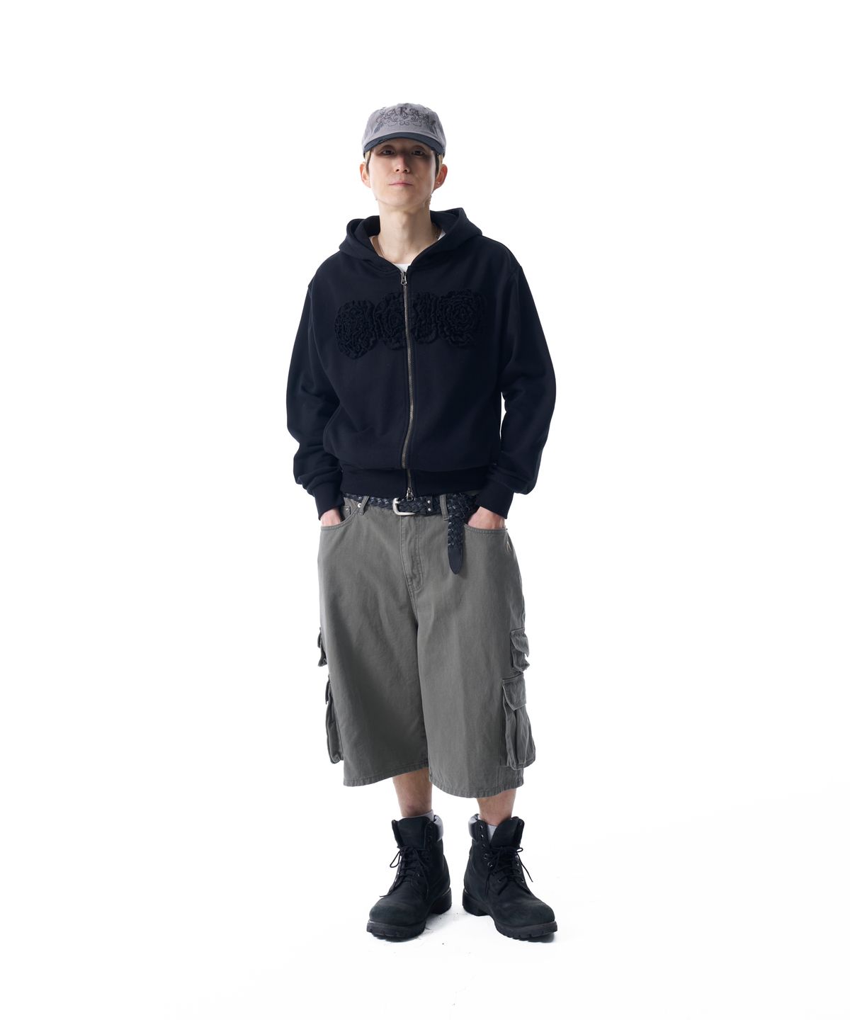 아캄(AAKAM) Flowers Zip-Up Hoodie (Black)