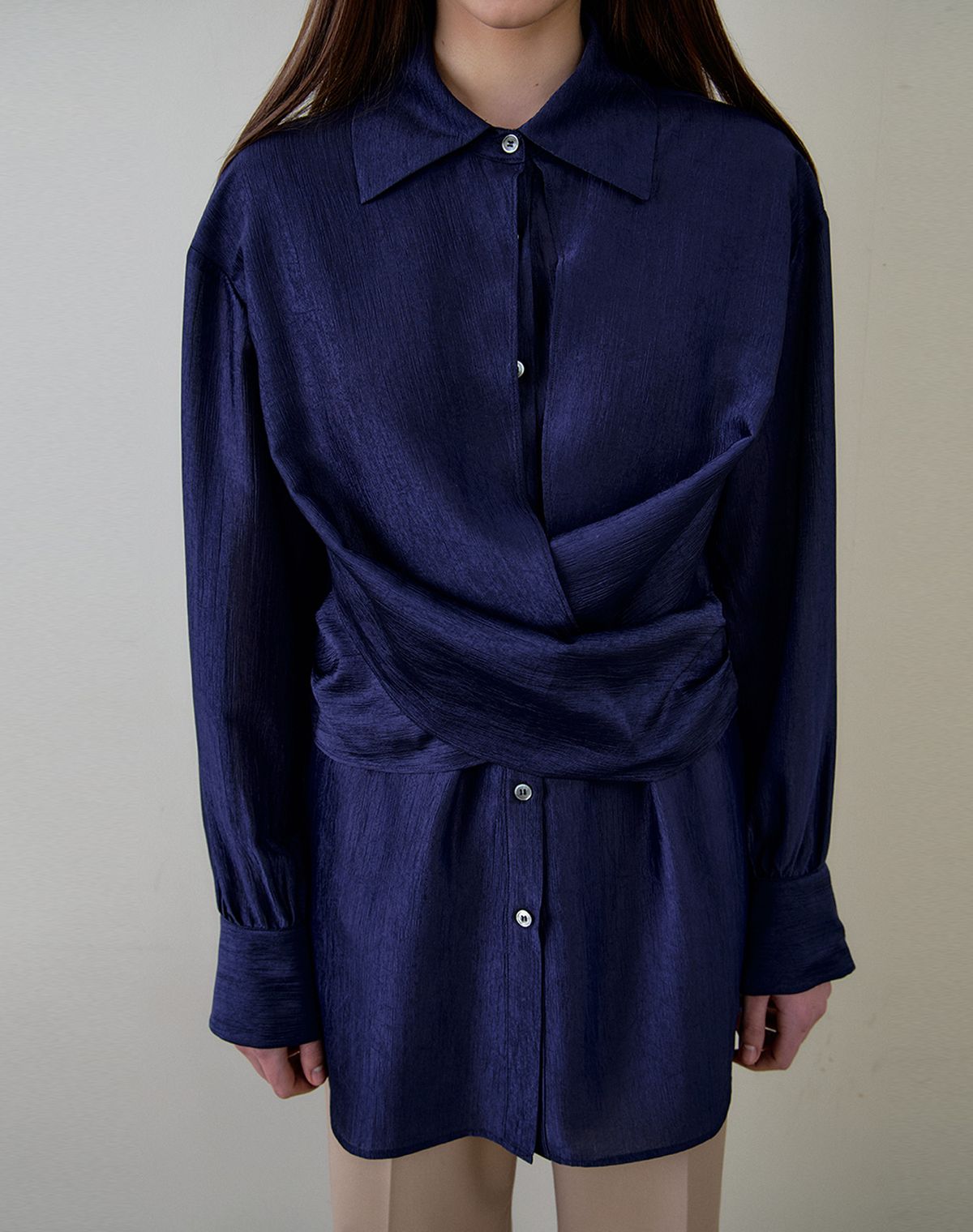지에마르(GIEMAR) X BLOUSE NAVY 엑스 블라우스 네이비