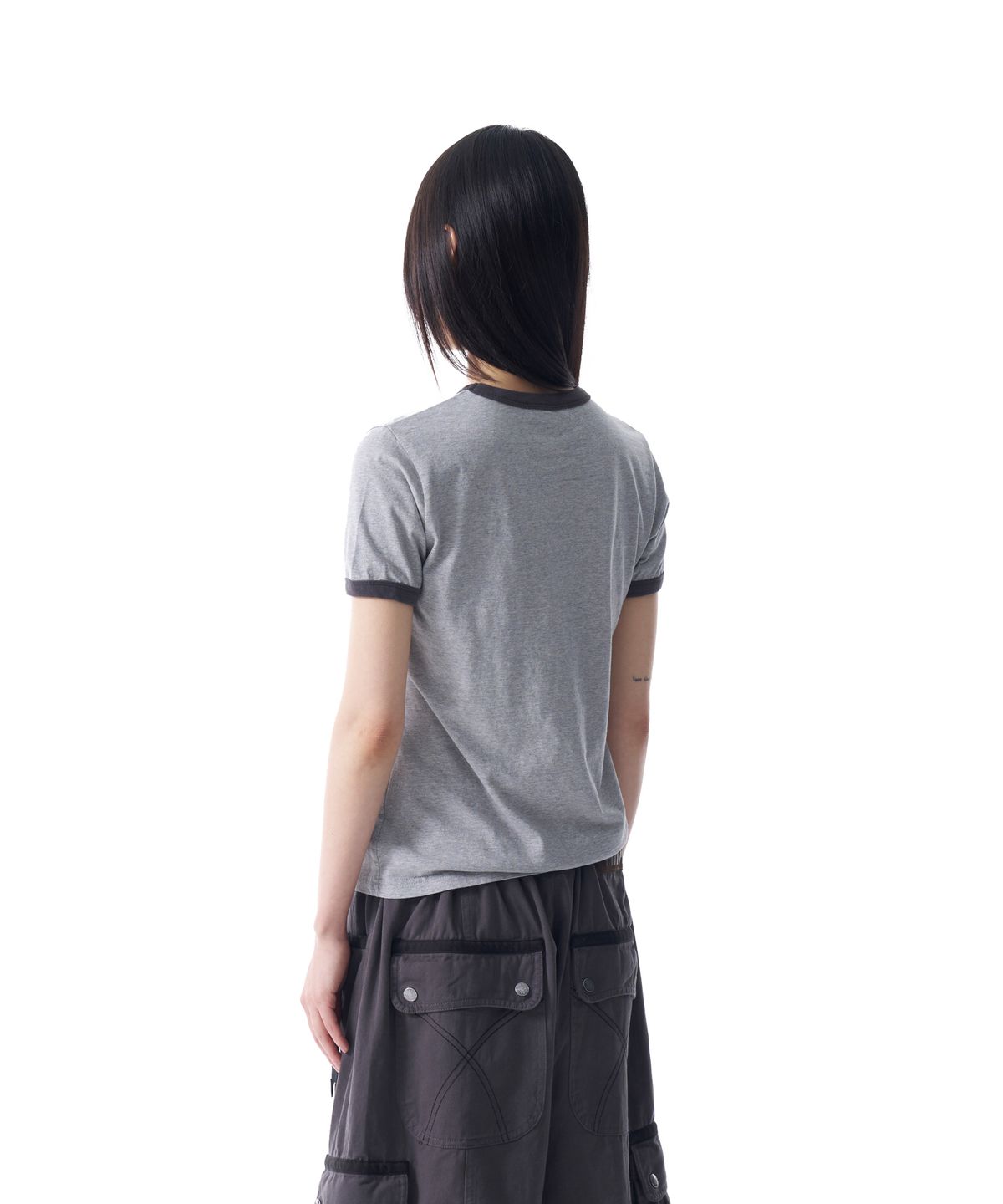 아캄(AAKAM) Logo Patch Ringer Top (Gray-Charcoal)